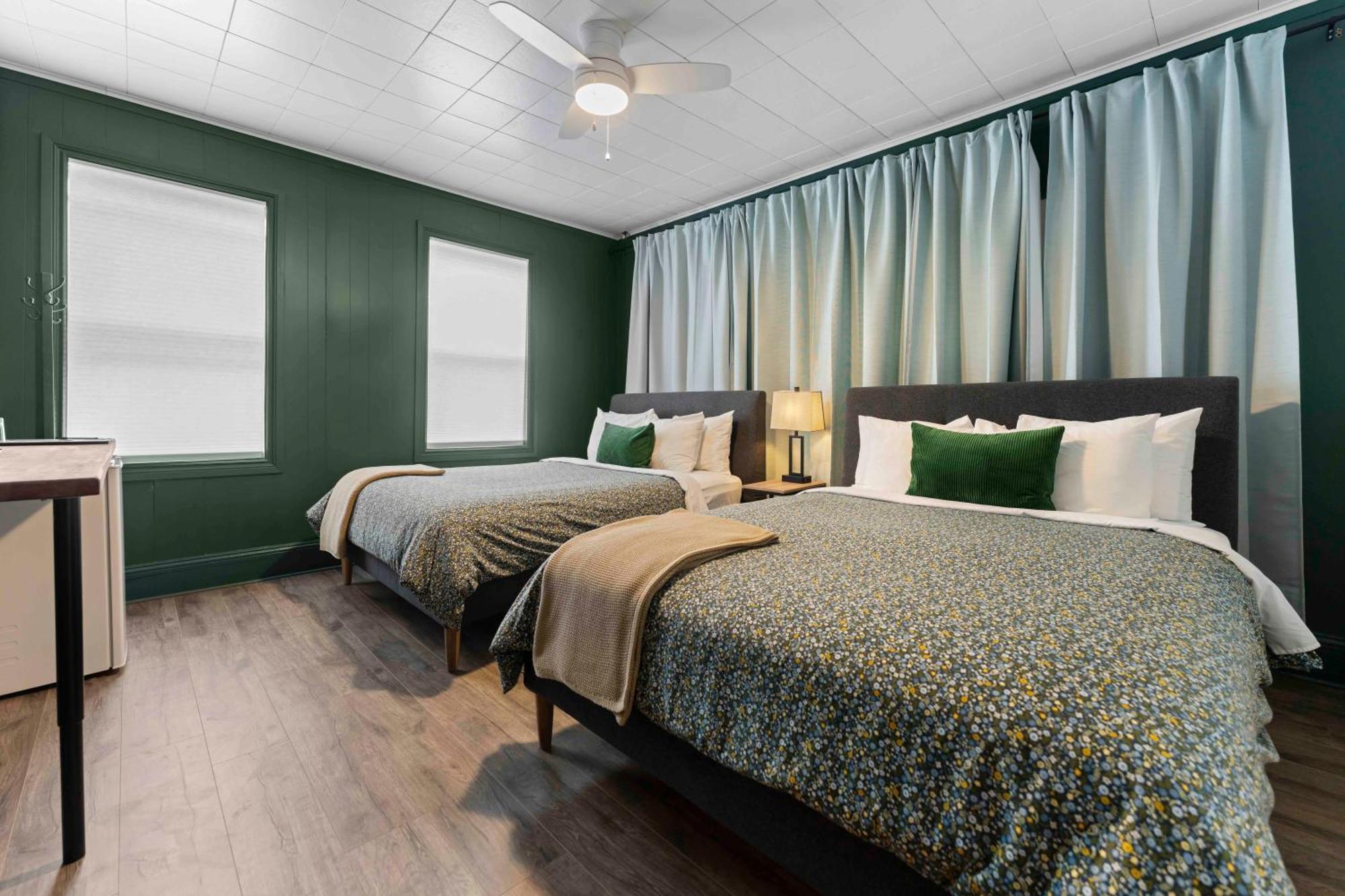 Balmoral Hotel Barrys Bay Экстерьер фото