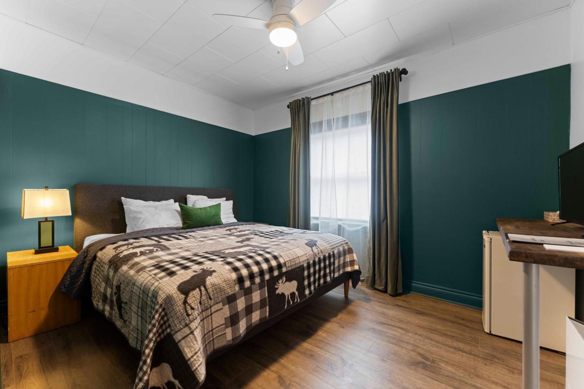 Balmoral Hotel Barrys Bay Экстерьер фото